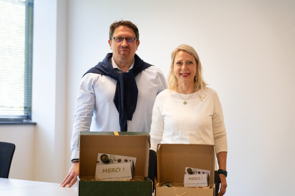 sont présents sur la photos les deux associés, Nicole & Pascal.